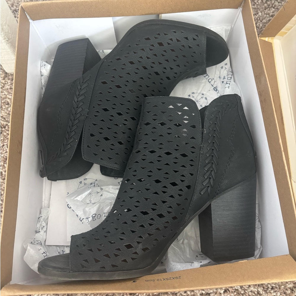 Indigo Rd. Black heels with Zipper- size 7.5